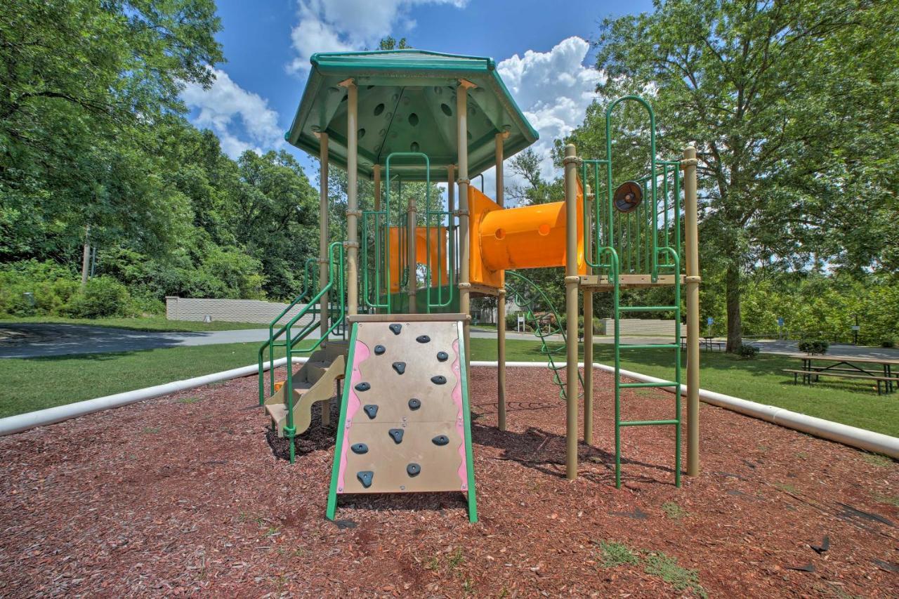 Condo With Balcony And Grill 3 Mi To Moonshine Beach! Branson Eksteriør billede
